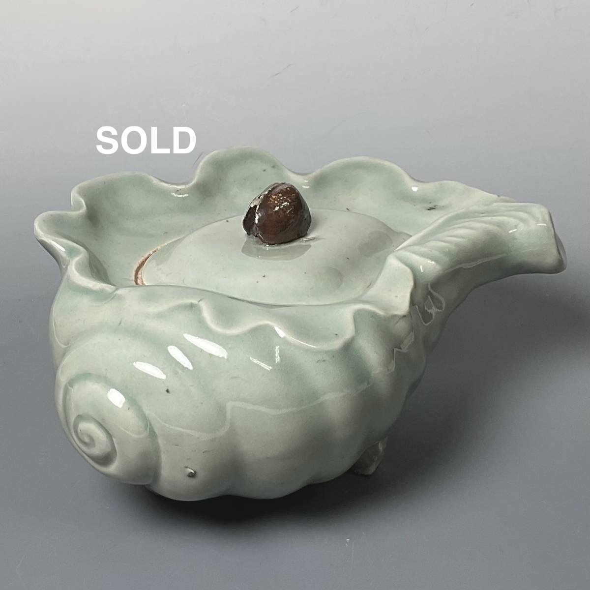 柿右衛門青磁栄螺(ｻｻﾞｴ)形蓋物