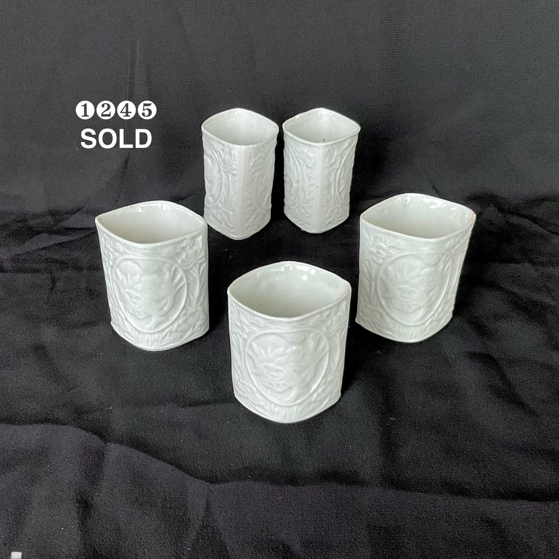 古九谷白磁陽刻唐獅子牡丹四方筒向付長猪口❶