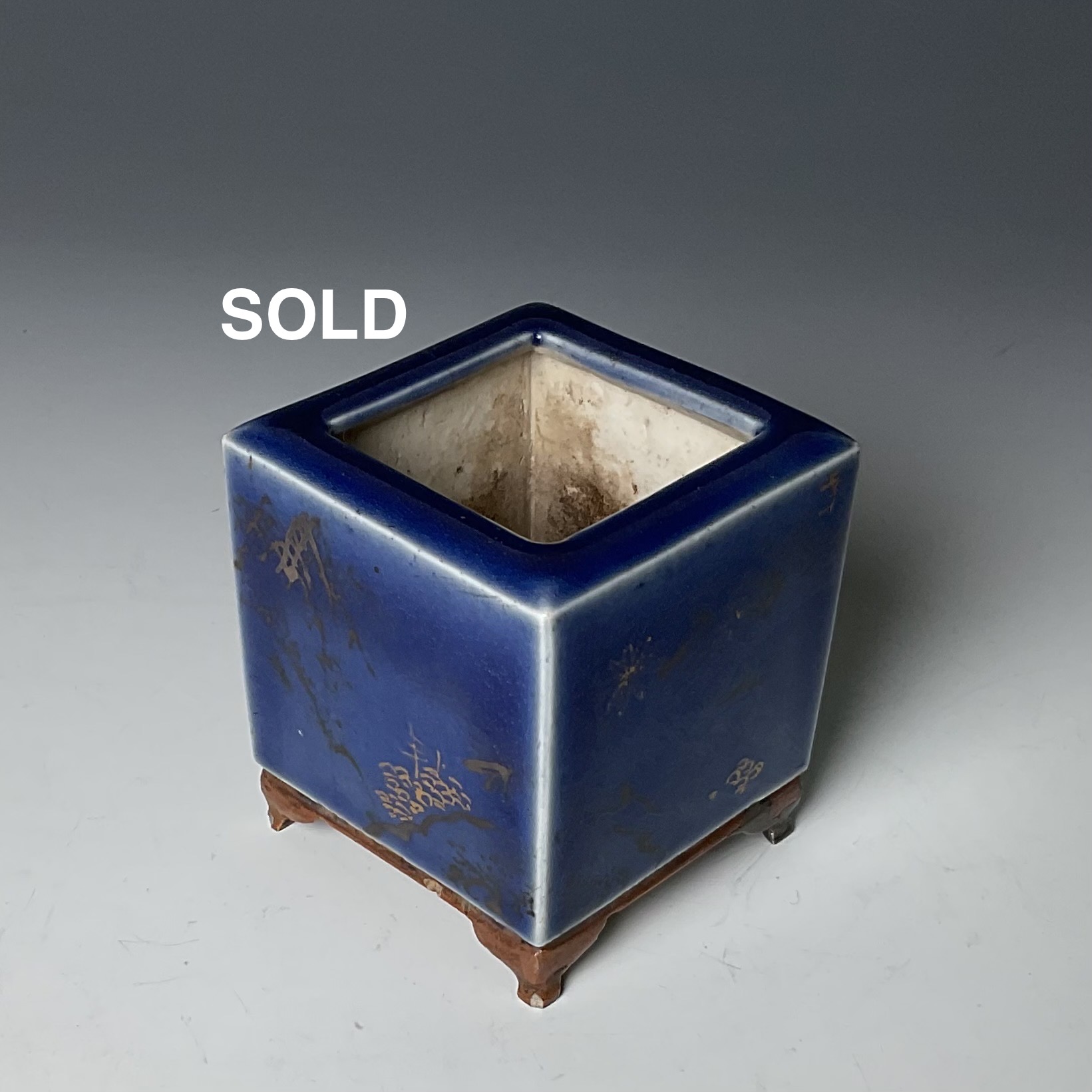 SALE  A  古九谷 金銀彩 瑠璃 鉄釉 四脚付 四方形 香炉