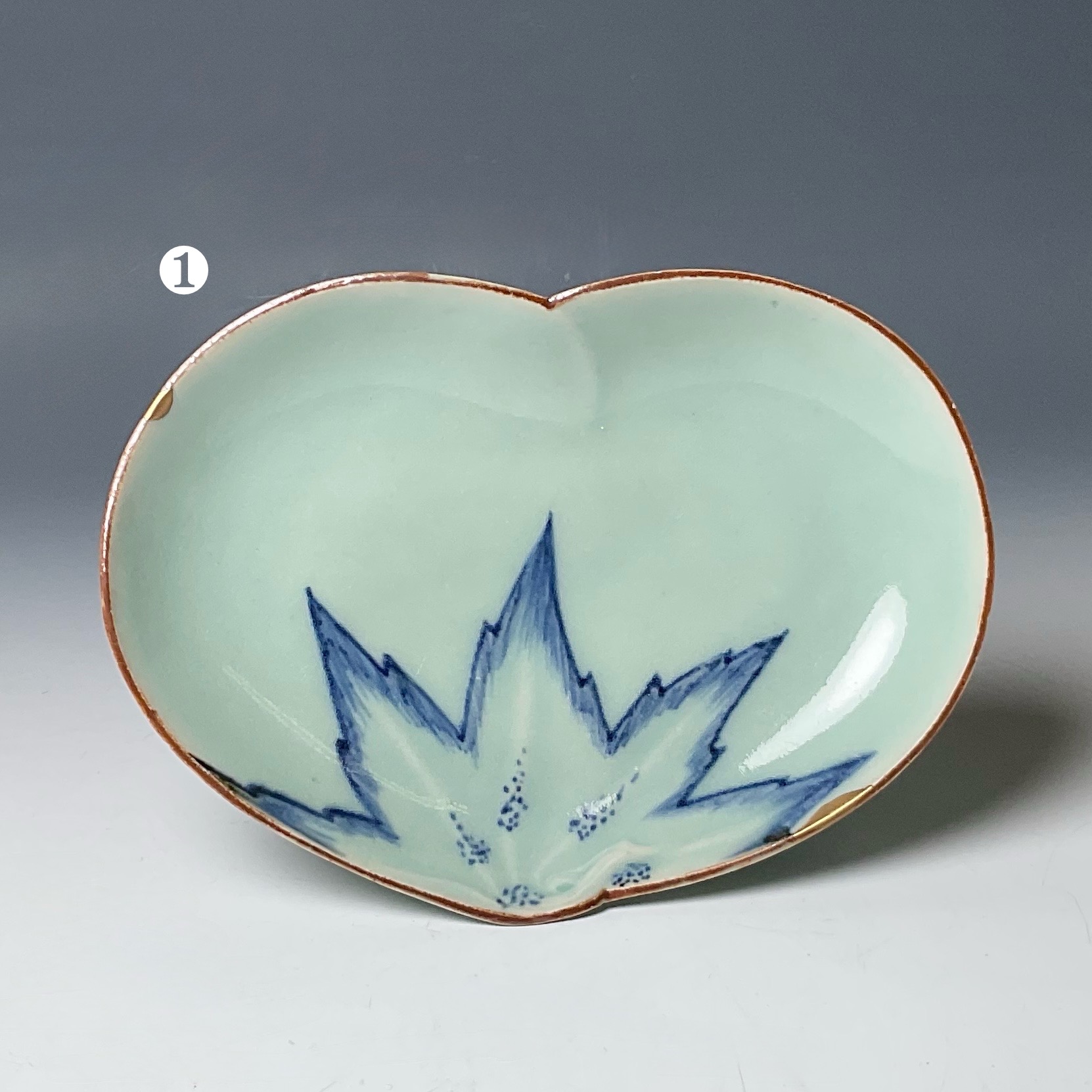 A 古九谷青磁染付茄子形平向付端皿❶