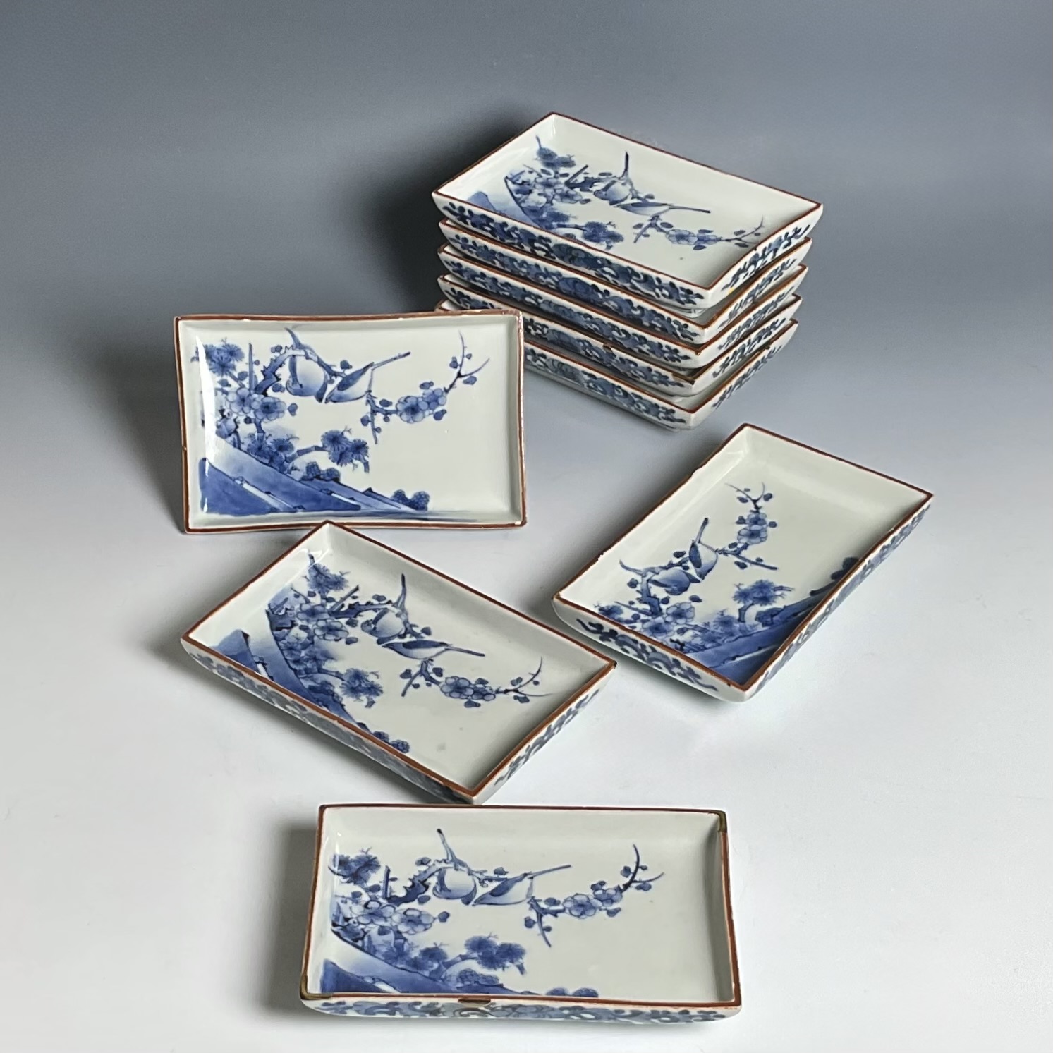 A 藍柿右衛門梅鶯方形四寸皿