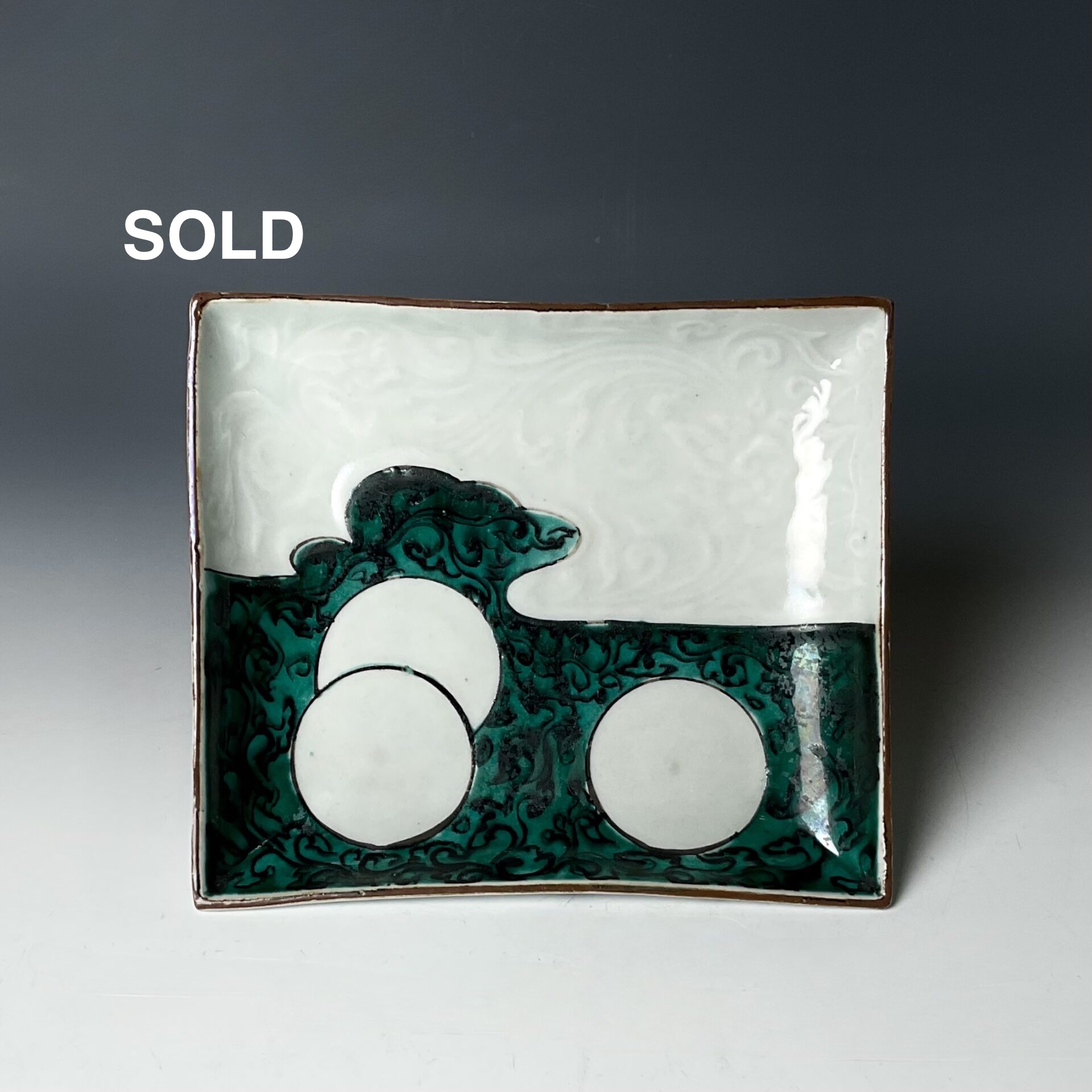 A 古九谷肩身替陽刻唐草丸紋四方皿端皿