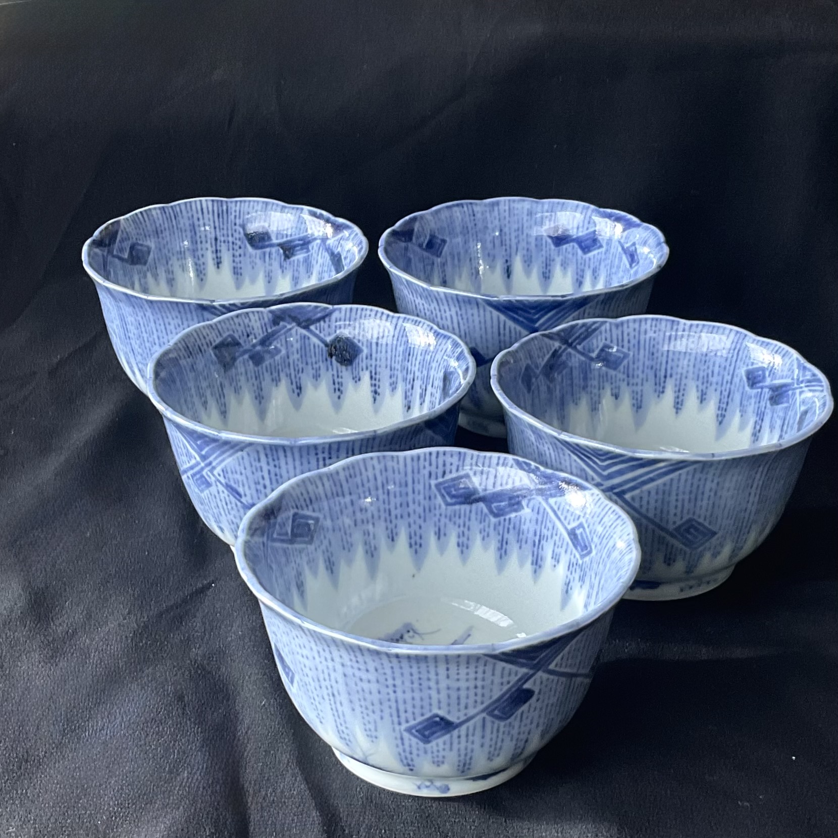 A 伊万里表裏文様雨雷文向付猪口大振5客揃い