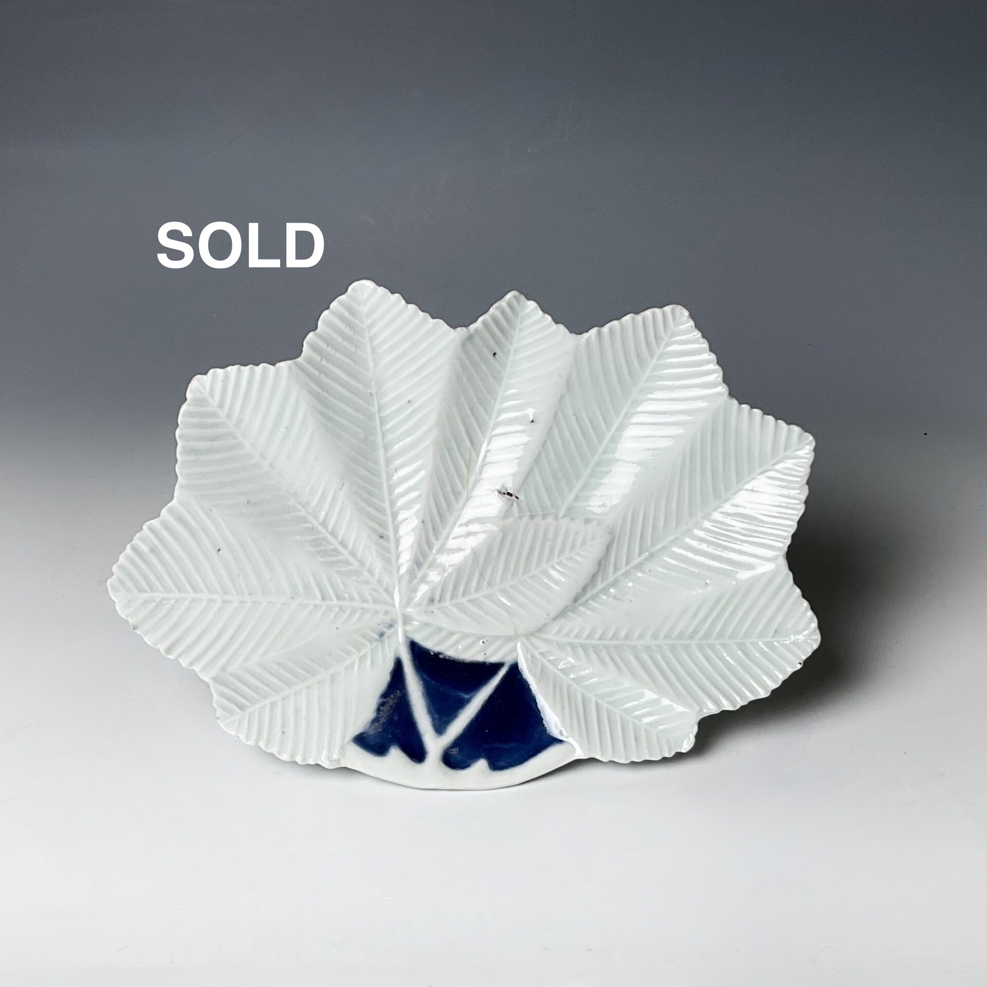 A 初期伊万里陽刻葉形皿大振