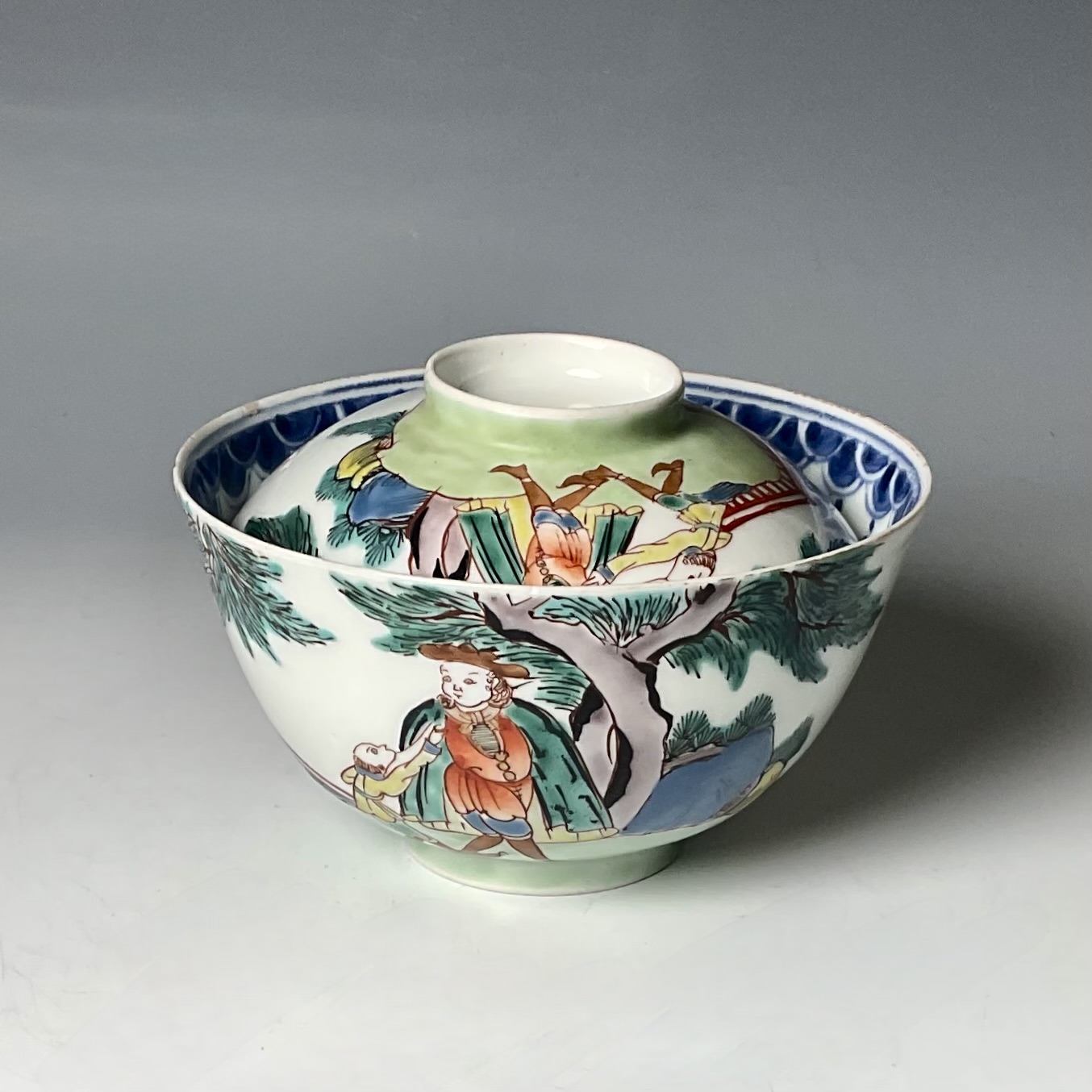 A SALE 色絵蘭人ｵﾗﾝﾀﾞ人碗蓋付茶碗ふっくら大振形